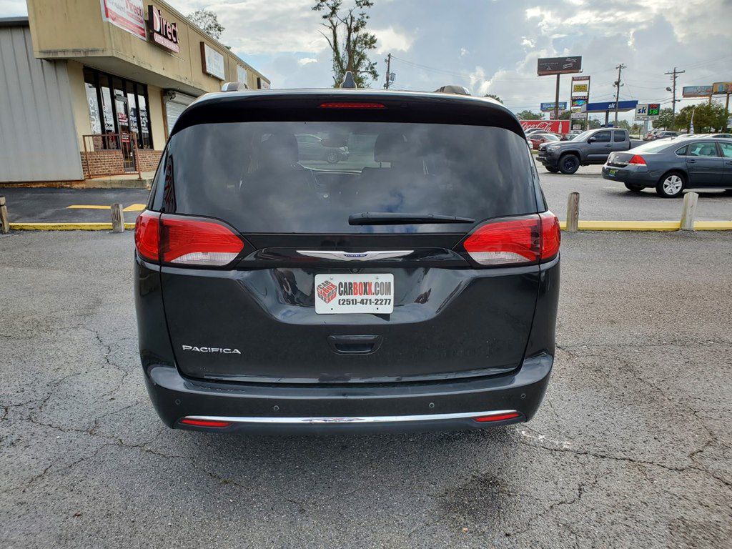 Photo 6 of this CHRYSLER PACIFICA