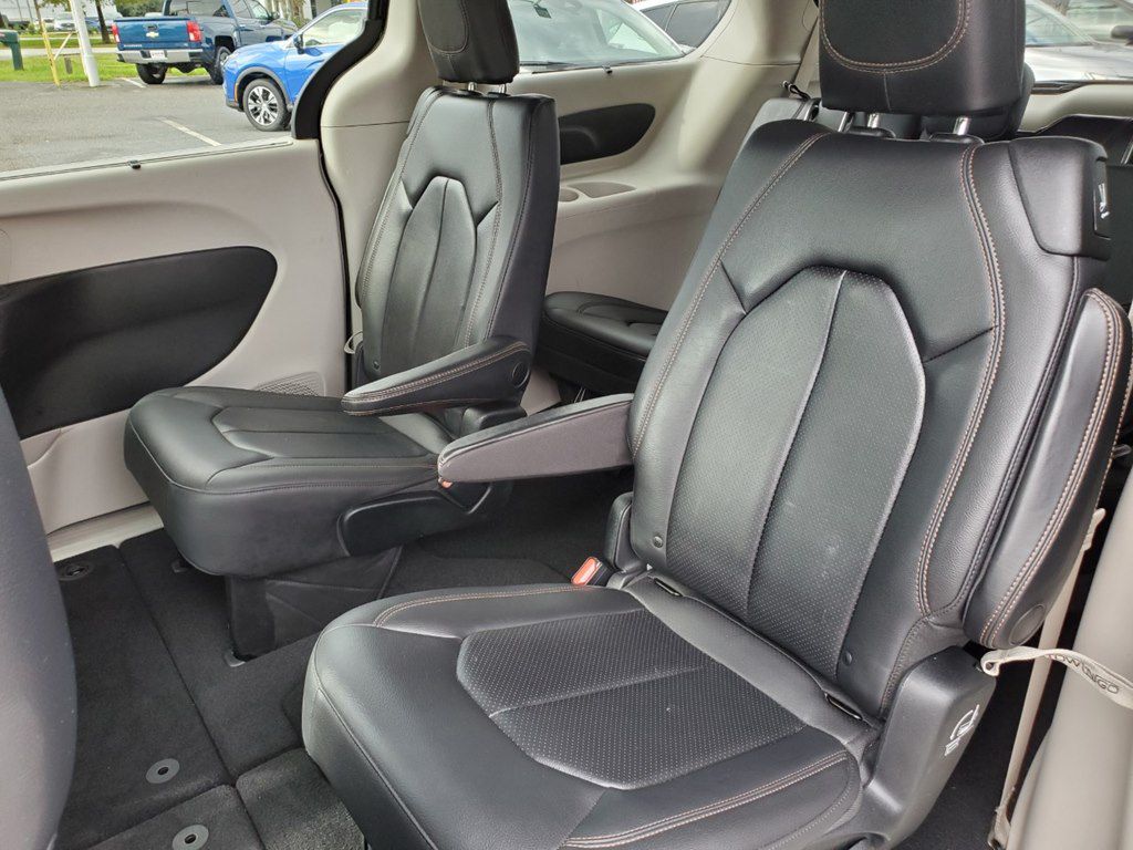 Photo 19 of this CHRYSLER PACIFICA