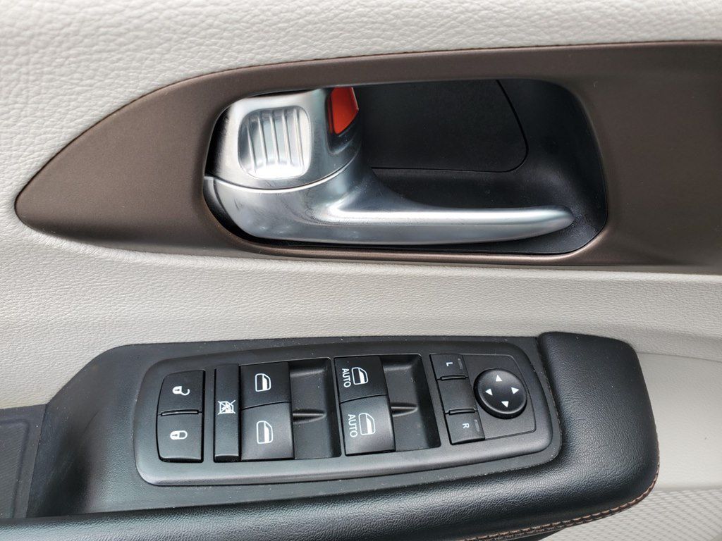 Photo 26 of this CHRYSLER PACIFICA