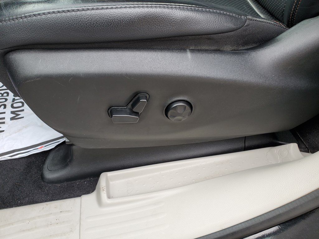 Photo 28 of this CHRYSLER PACIFICA