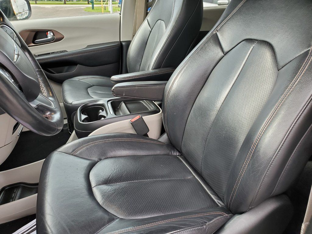 Photo 29 of this CHRYSLER PACIFICA