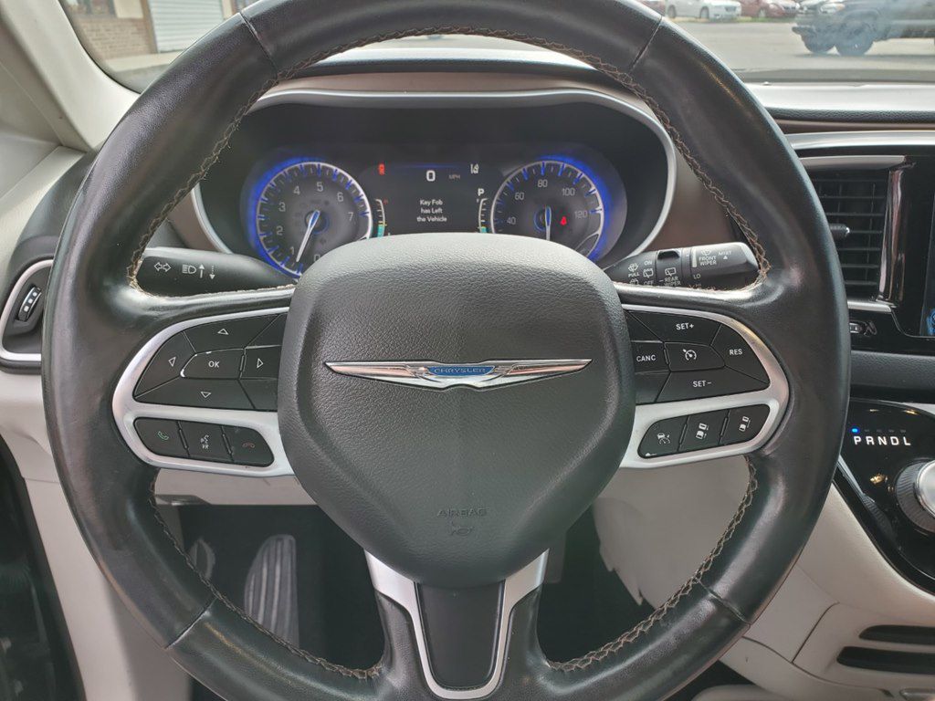Photo 35 of this CHRYSLER PACIFICA