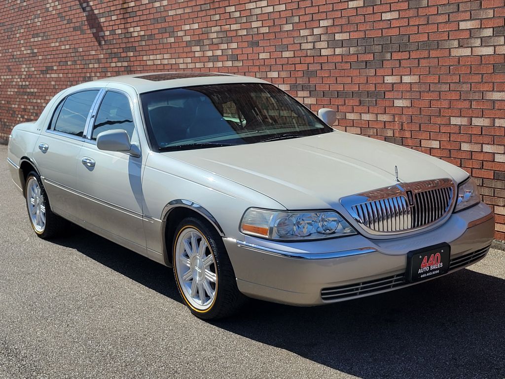 2005 LINCOLN TOWN CAR SIGNATURE LIMITED For Sale In Parma | 440 Auto ...