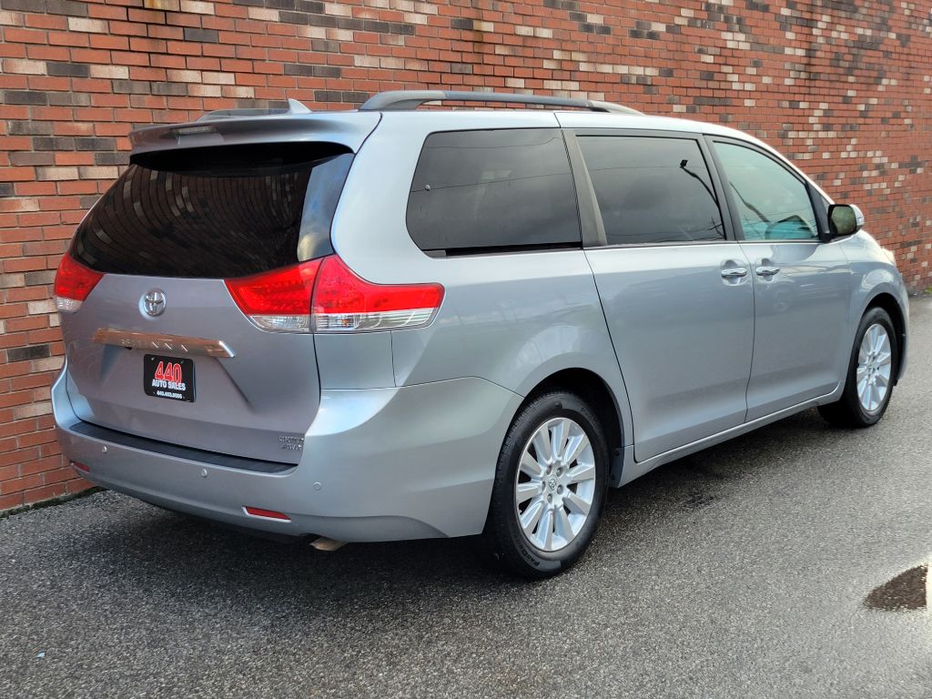 2013 TOYOTA SIENNA LIMITED for sale in Parma 440 Auto Sales Used