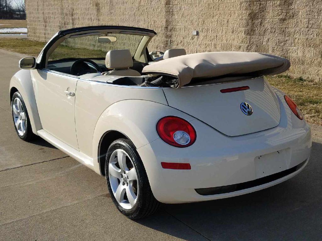 2006 VOLKSWAGEN BEETLE CONVERTIBLE OPTION PACKAGE 2 for sale in Parma 440 Auto Sales Used