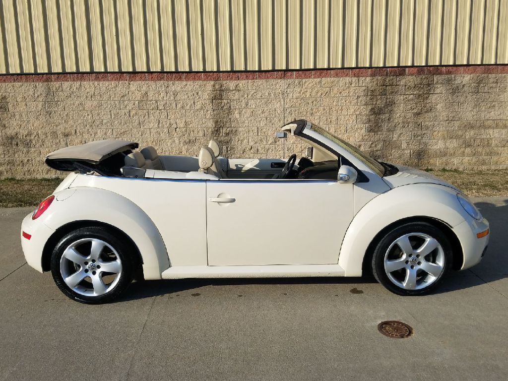 2006 VOLKSWAGEN BEETLE CONVERTIBLE OPTION PACKAGE 2 for sale in Parma 440 Auto Sales Used