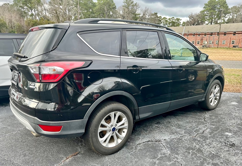 Photo 2 of this FORD ESCAPE