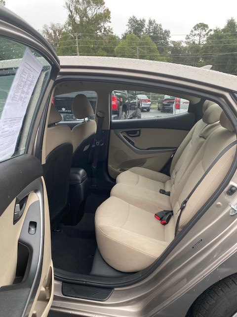 Photo 4 of this HYUNDAI ELANTRA