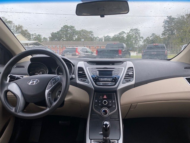 Photo 2 of this HYUNDAI ELANTRA