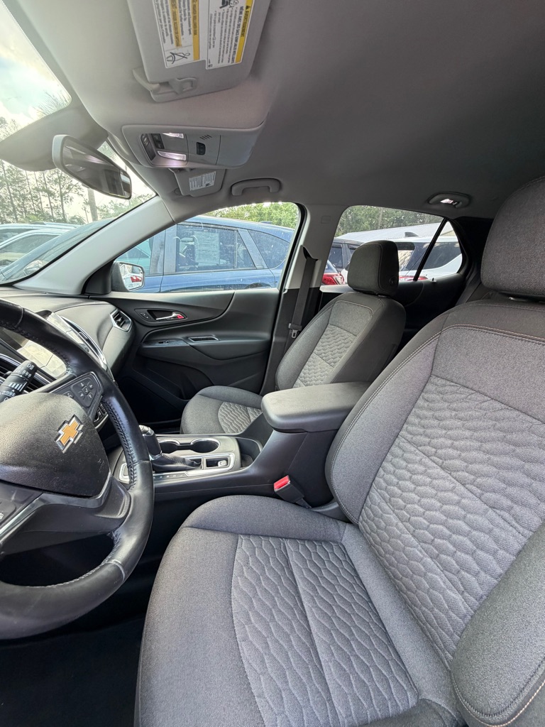 Photo 5 of this CHEVROLET EQUINOX