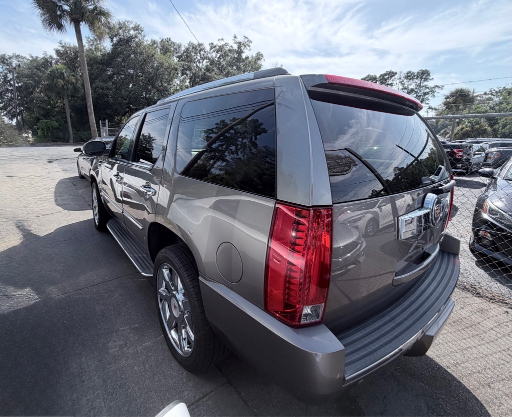 Photo 4 of this CADILLAC ESCALADE