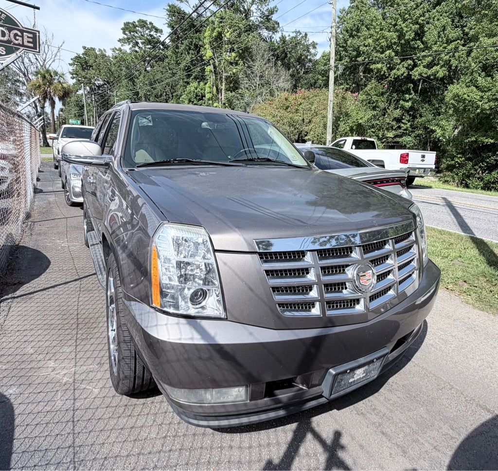 Photo 2 of this CADILLAC ESCALADE