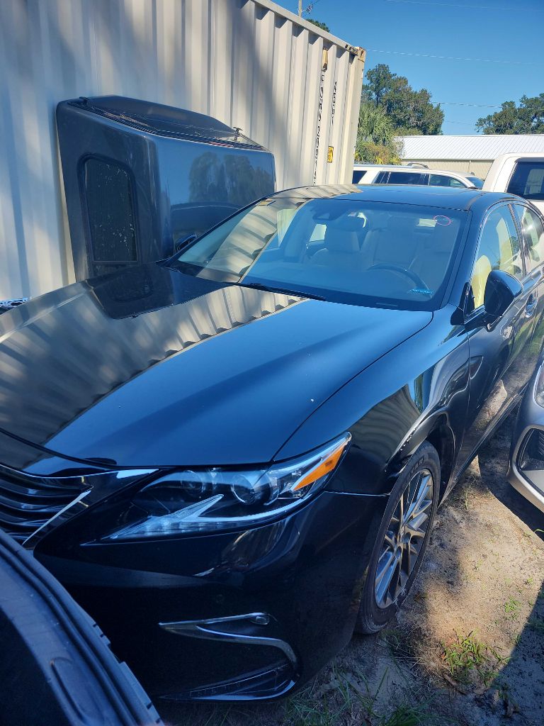 Photo 2 of this LEXUS ES 350