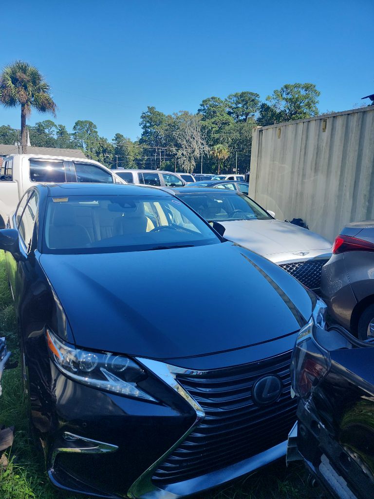 Photo 5 of this LEXUS ES 350