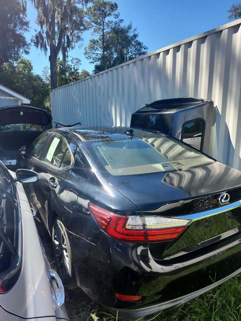 Photo 4 of this LEXUS ES 350
