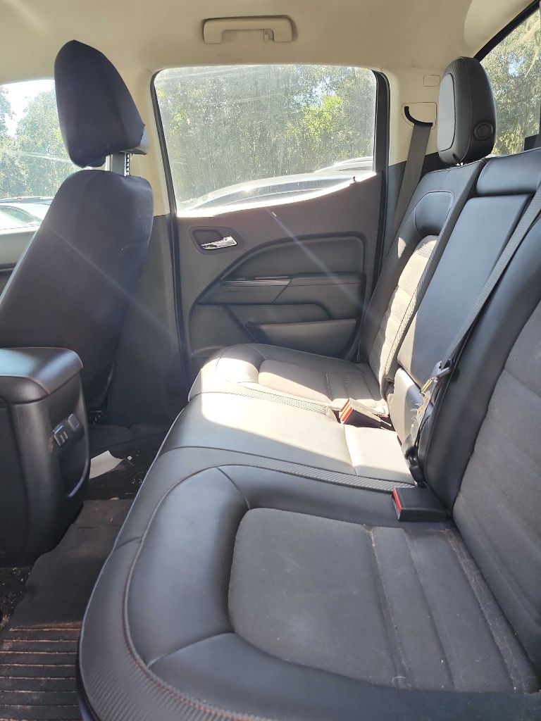 Photo 3 of this GMC CANYON