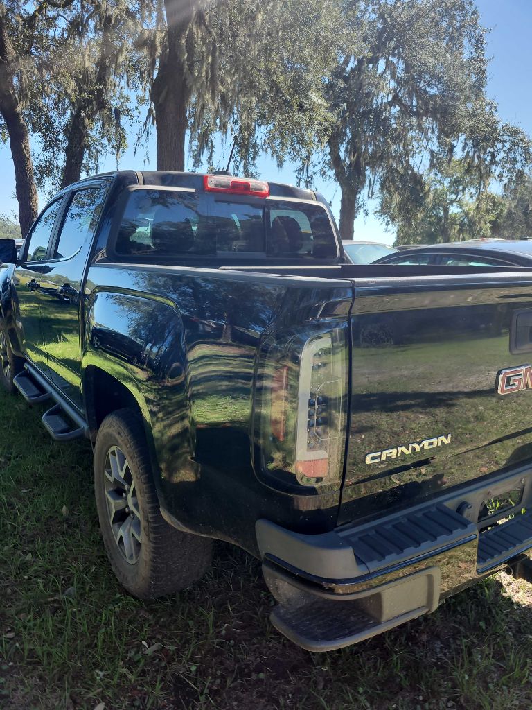 Photo 2 of this GMC CANYON
