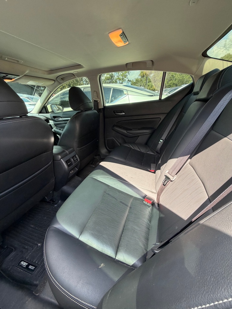 Photo 7 of this NISSAN ALTIMA
