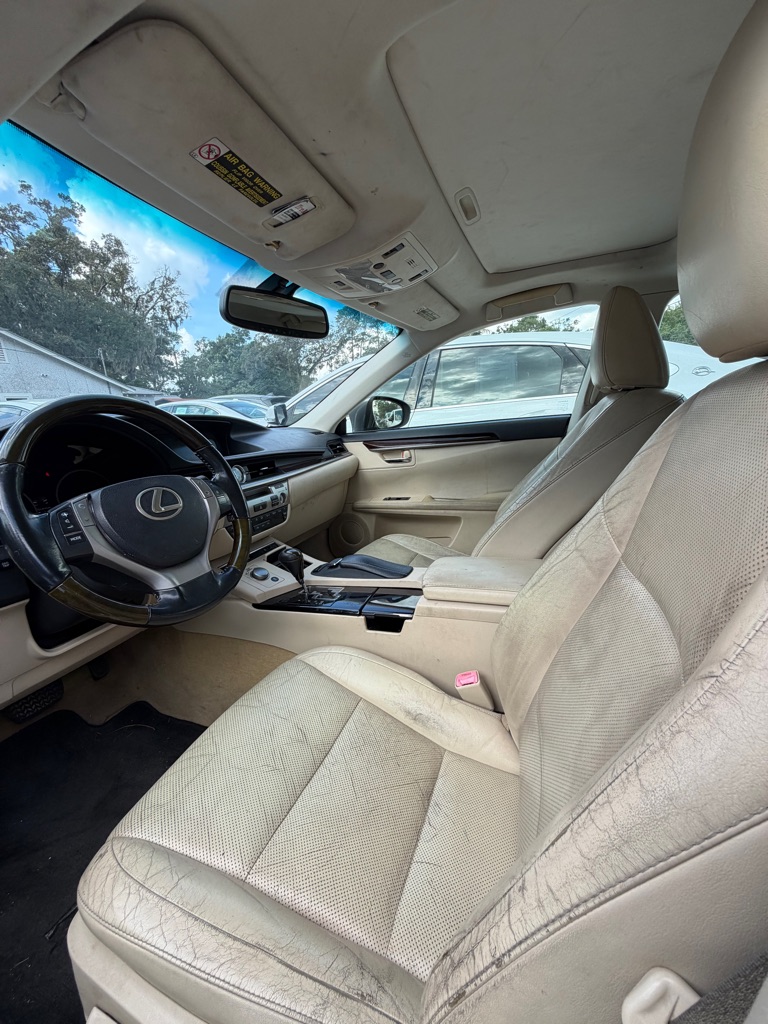 Photo 5 of this LEXUS ES 350
