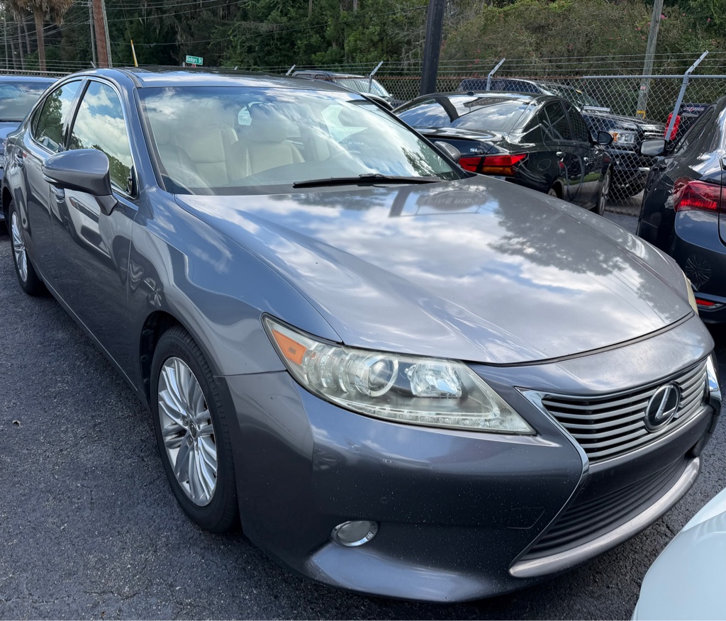 Photo 2 of this LEXUS ES 350