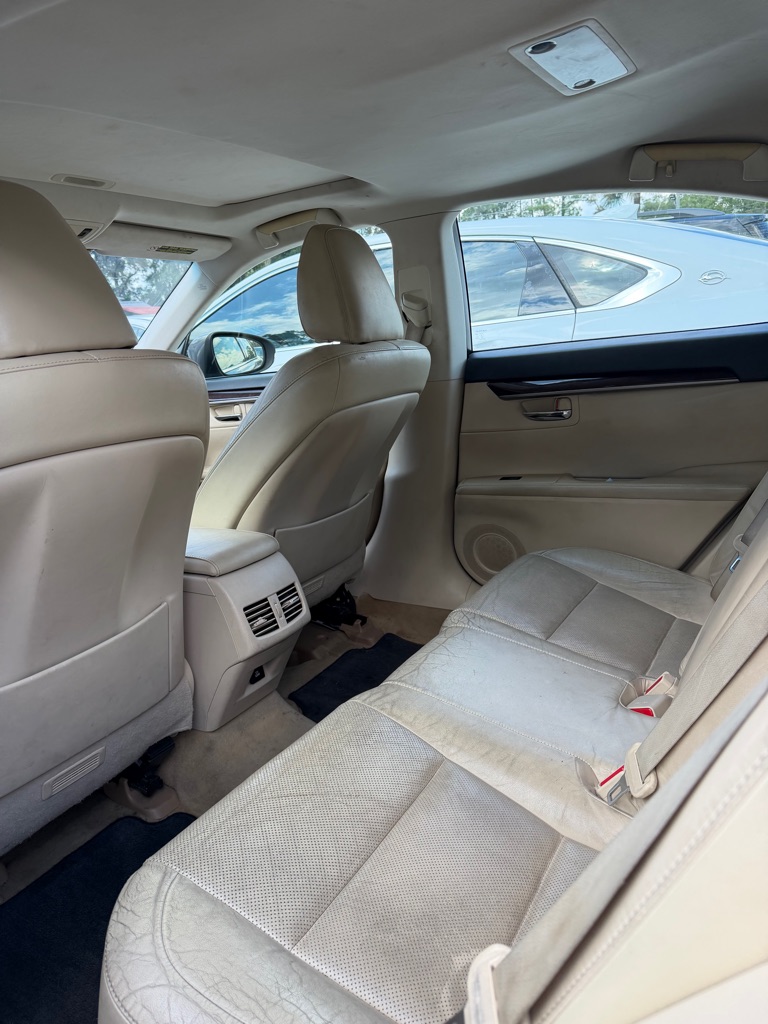 Photo 6 of this LEXUS ES 350