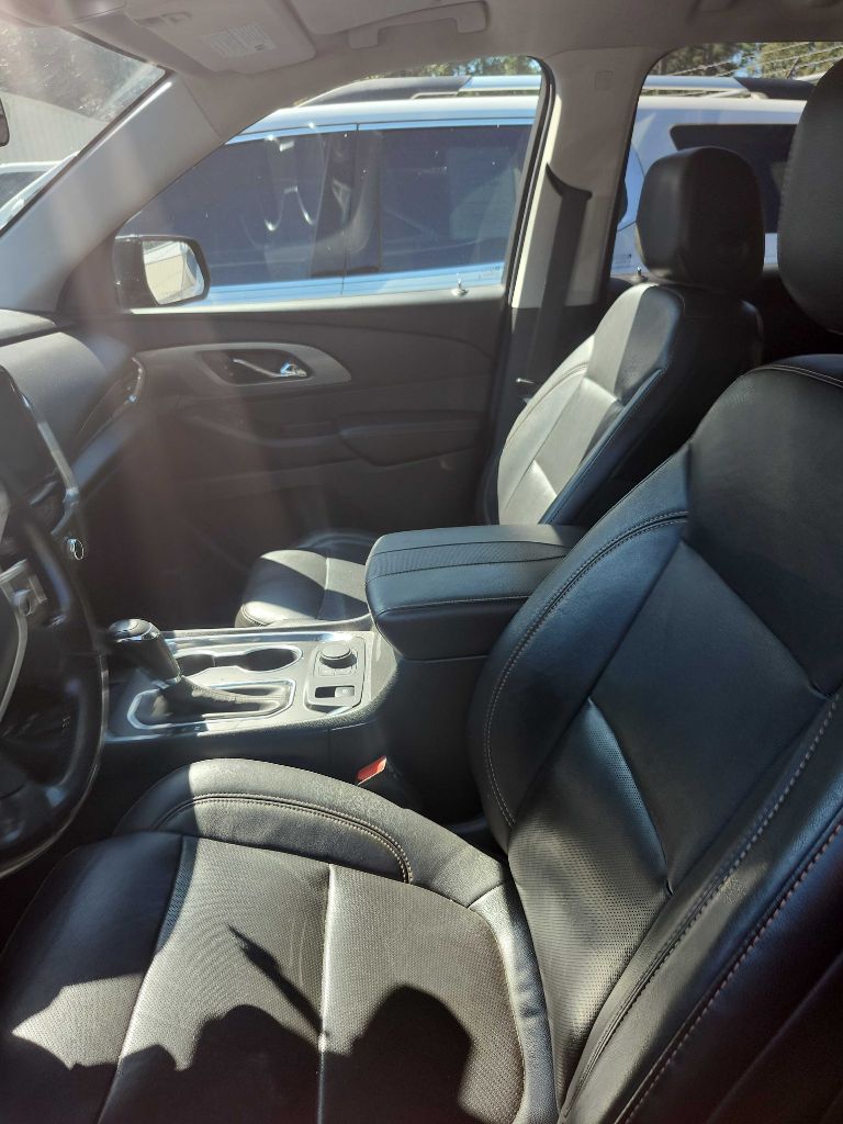 Photo 4 of this CHEVROLET TRAVERSE