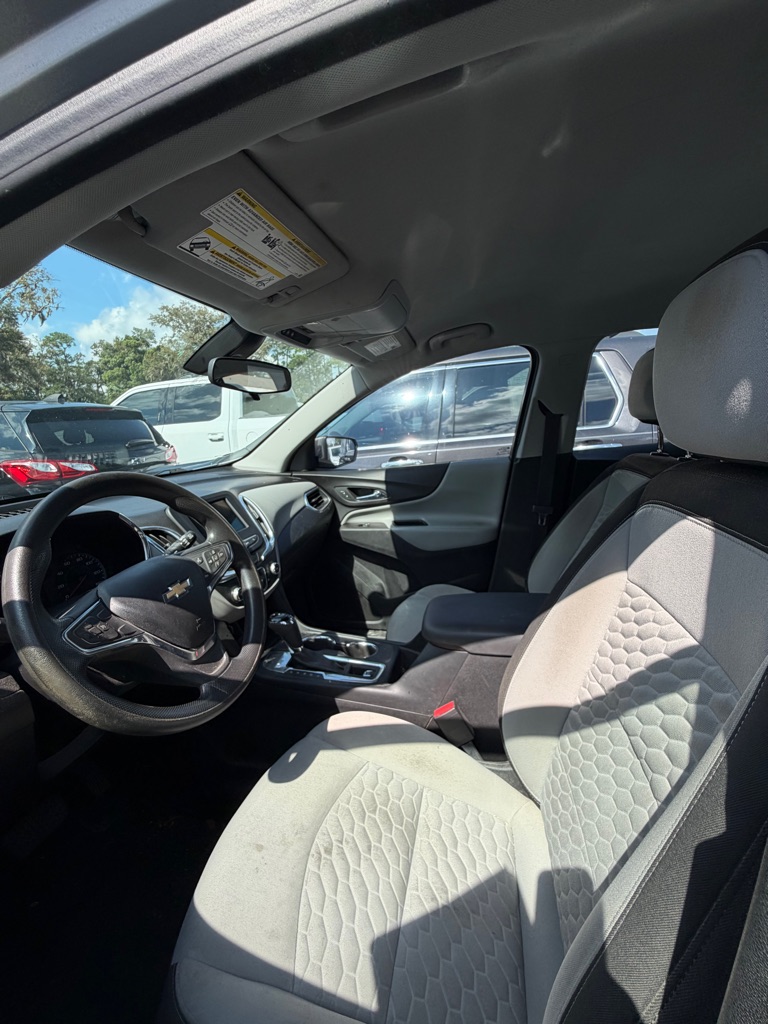 Photo 5 of this CHEVROLET EQUINOX