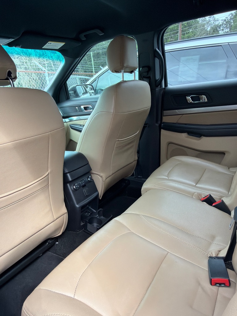 Photo 5 of this FORD EXPLORER