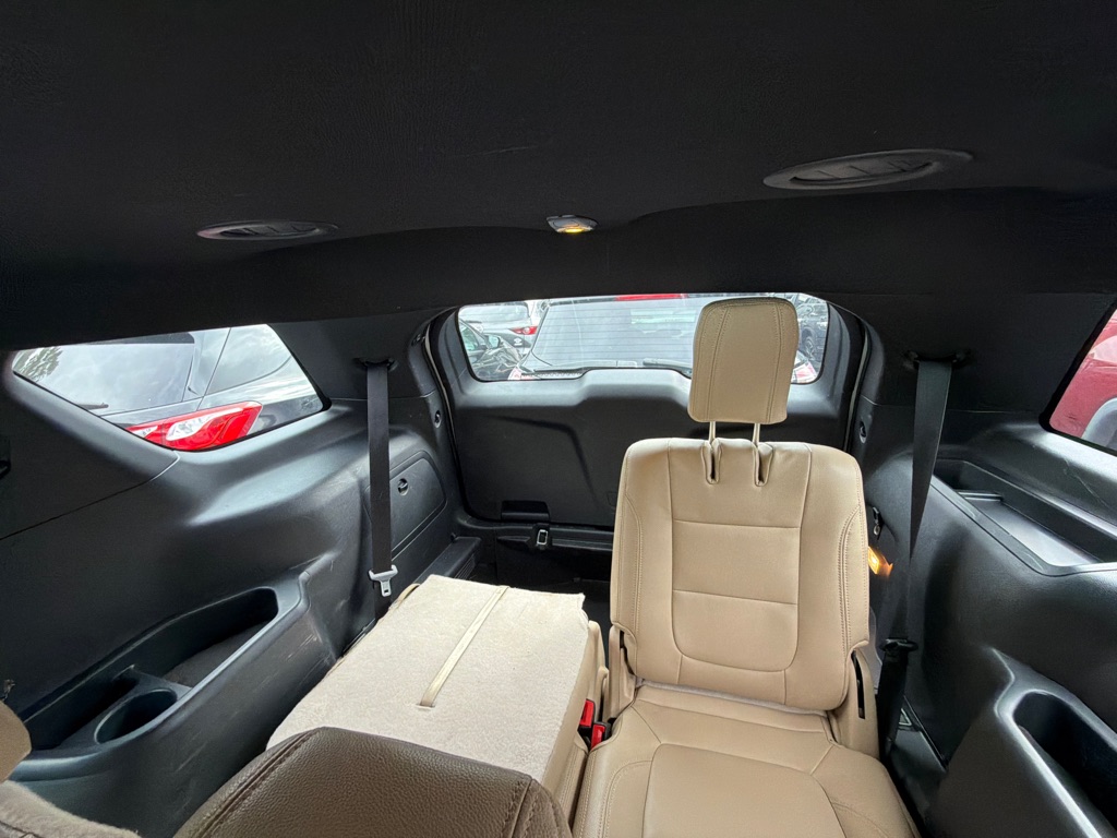 Photo 6 of this FORD EXPLORER
