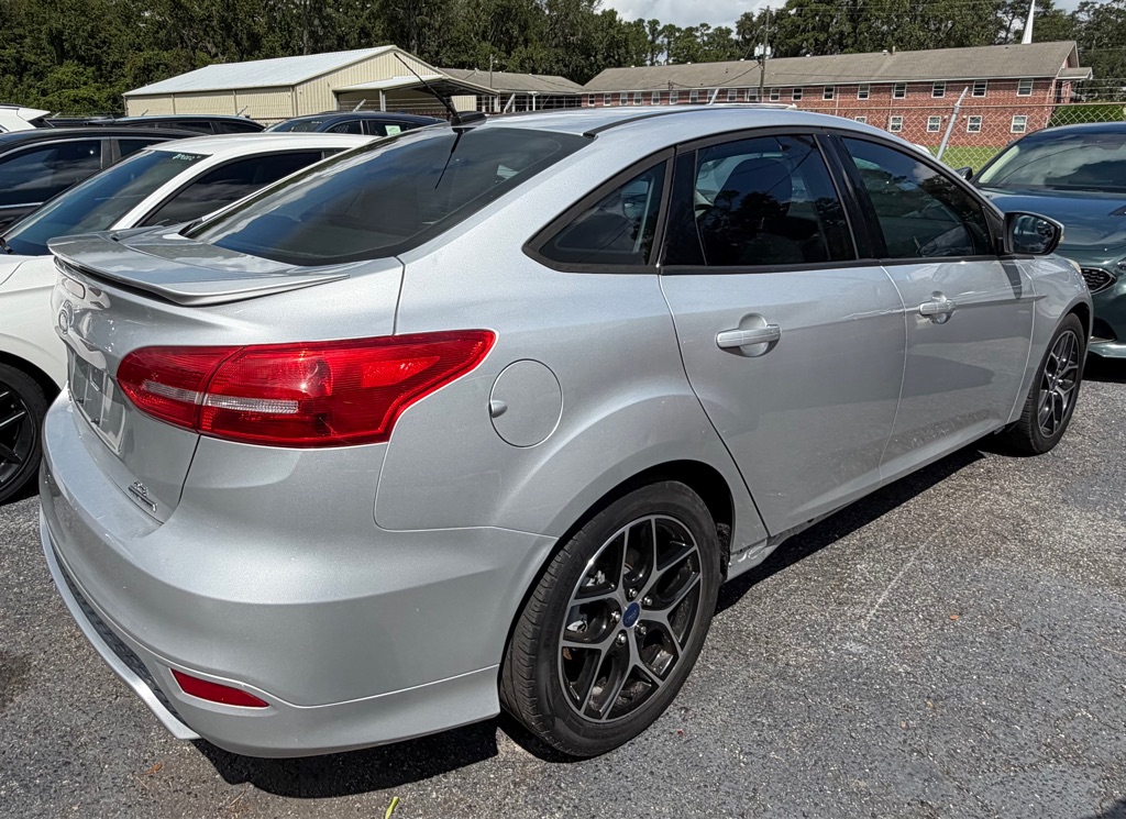 Photo 3 of this FORD FOCUS