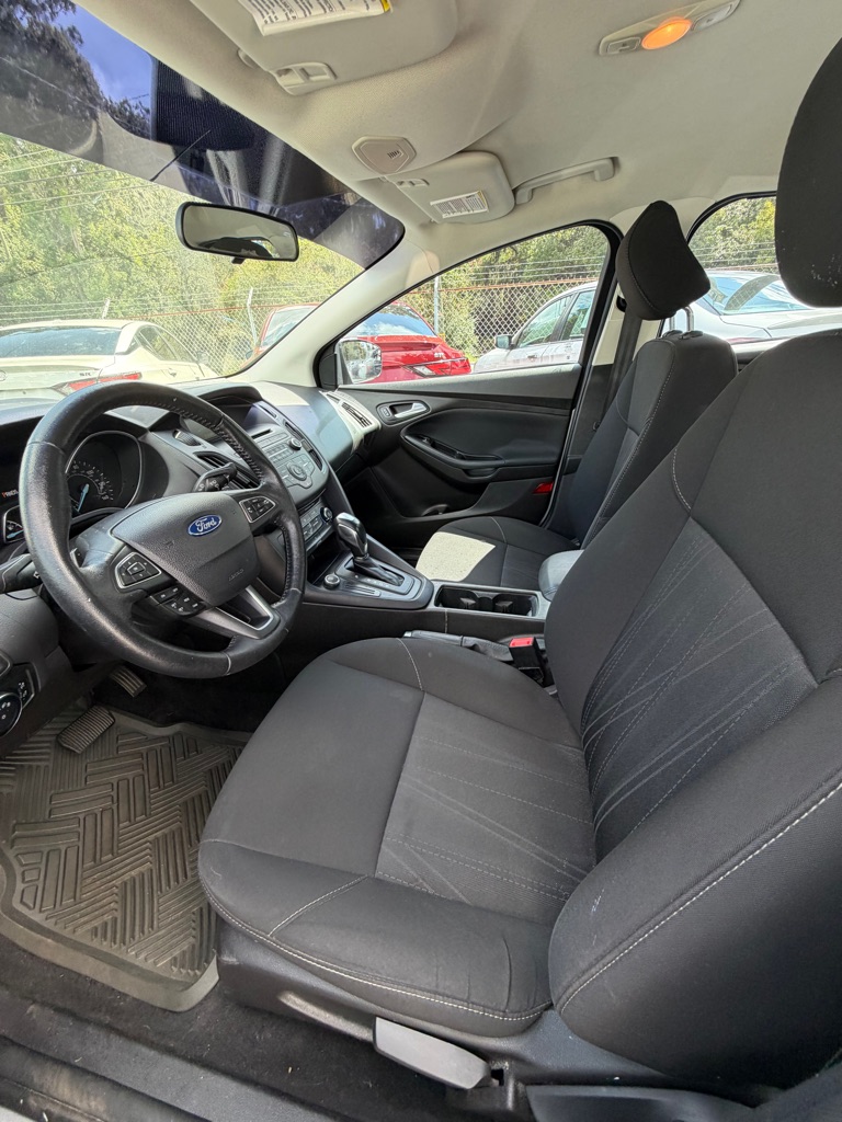 Photo 5 of this FORD FOCUS