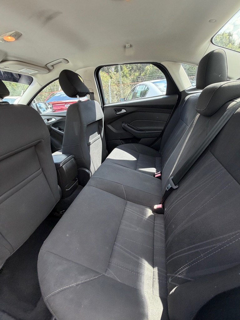 Photo 7 of this FORD FOCUS