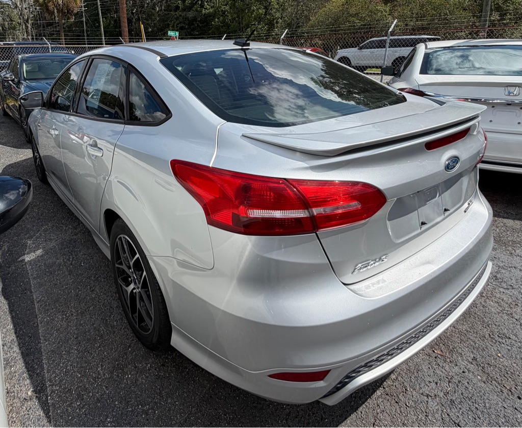 Photo 4 of this FORD FOCUS