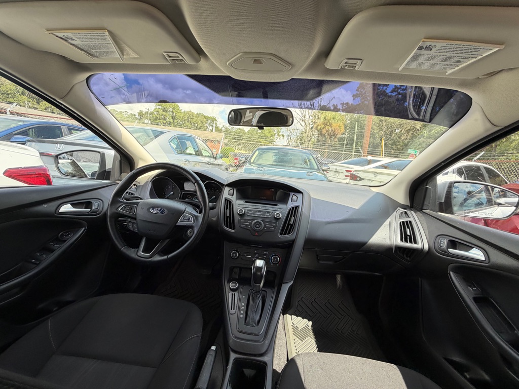 Photo 6 of this FORD FOCUS