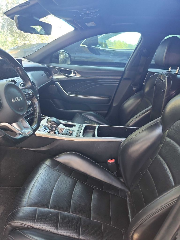 Photo 5 of this KIA STINGER