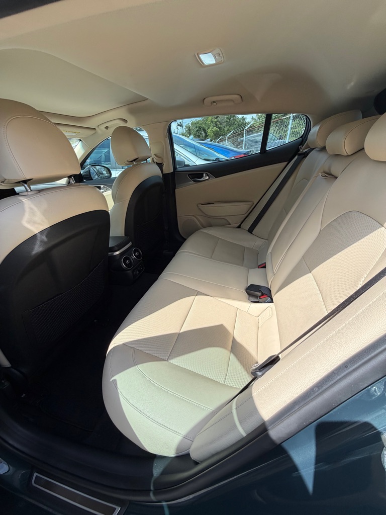 Photo 7 of this KIA STINGER