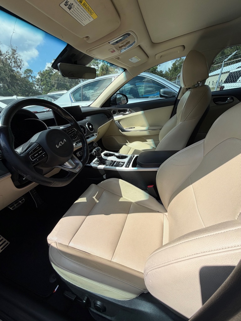 Photo 6 of this KIA STINGER