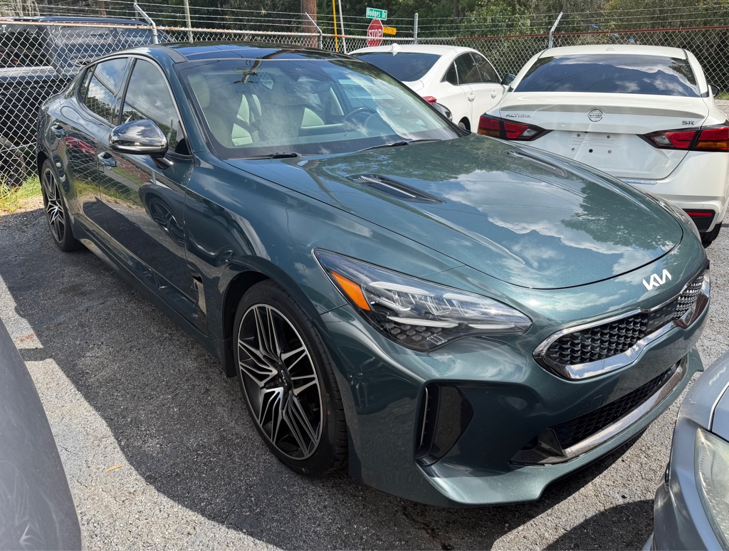 Photo 2 of this KIA STINGER