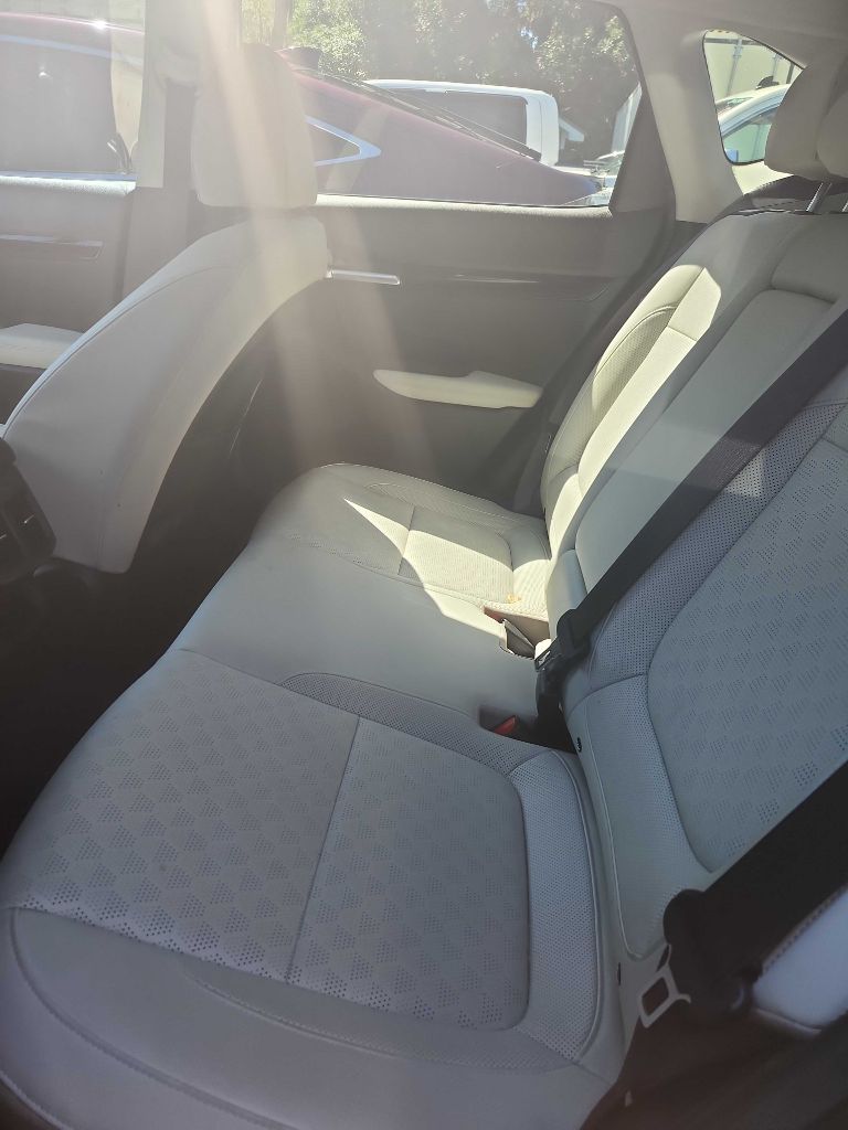 Photo 5 of this KIA SELTOS