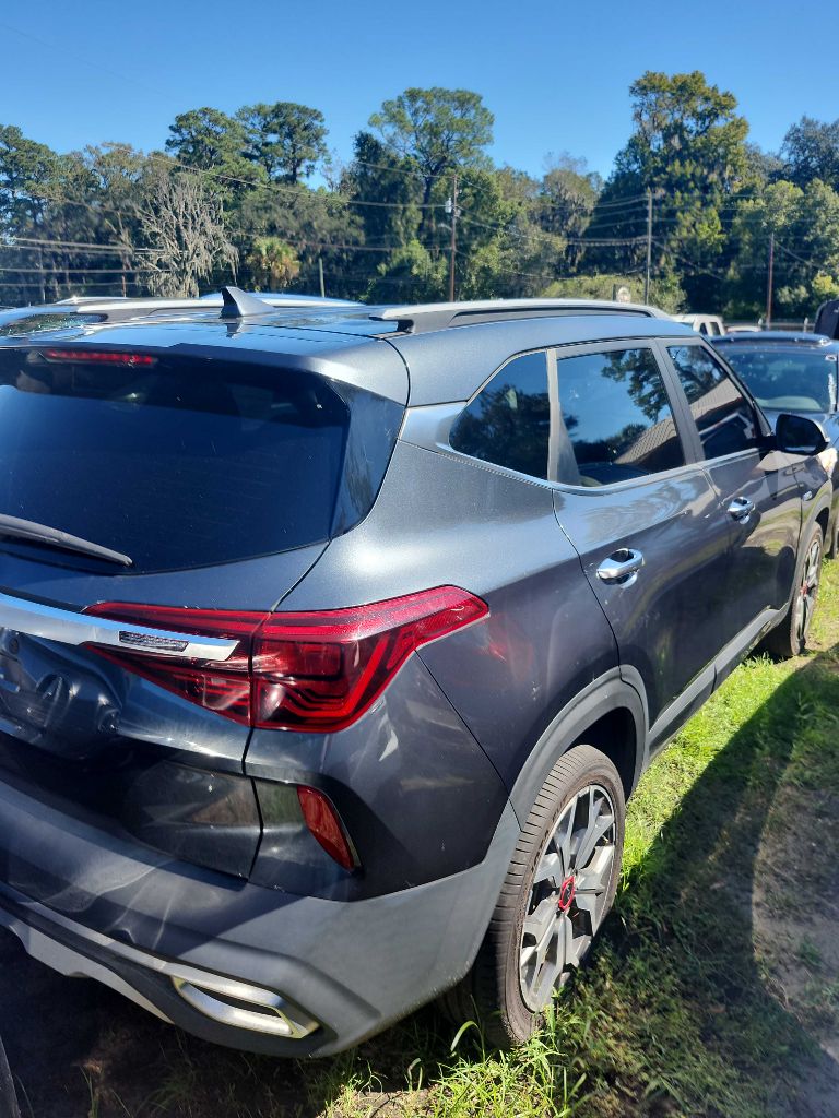 Photo 3 of this KIA SELTOS