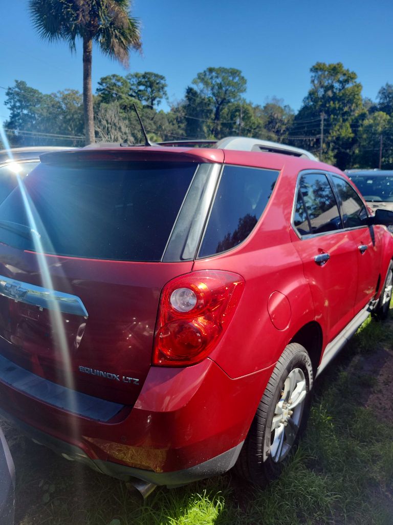 Photo 2 of this CHEVROLET EQUINOX