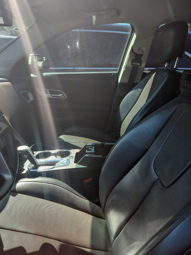 Photo 4 of this CHEVROLET EQUINOX