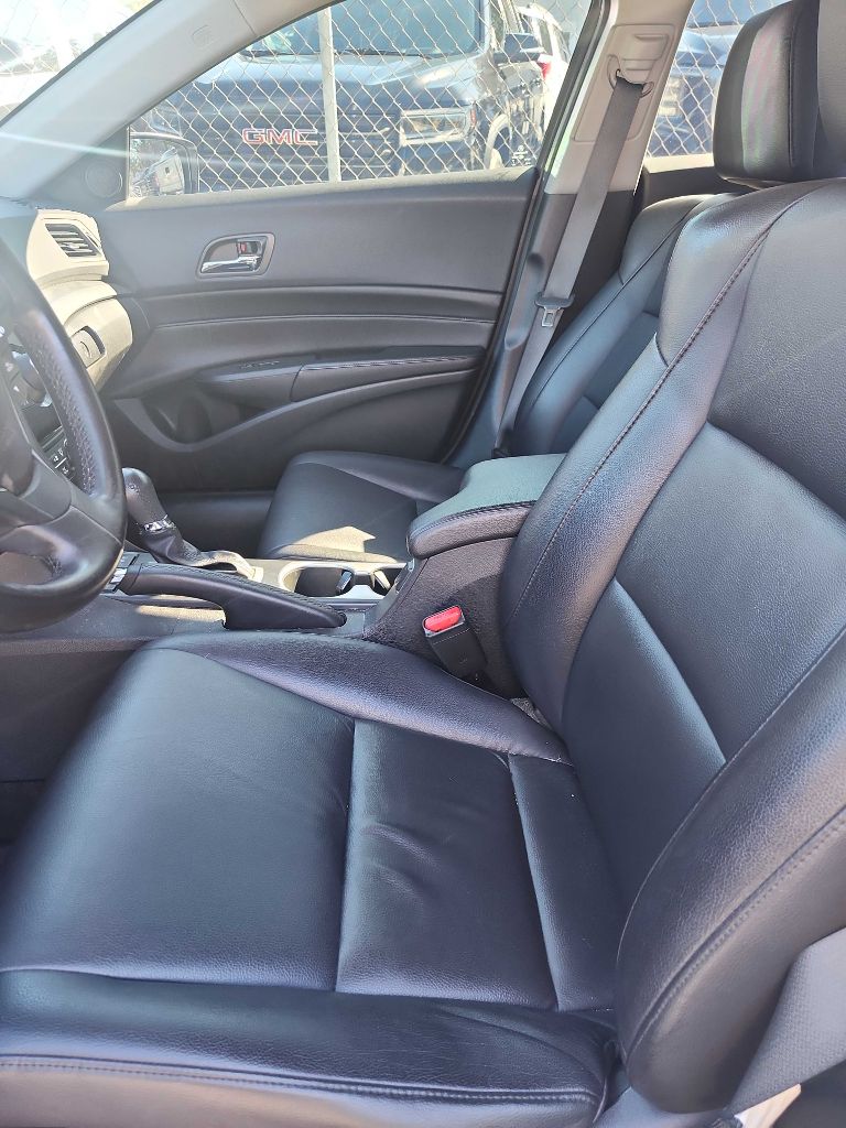 Photo 2 of this ACURA ILX