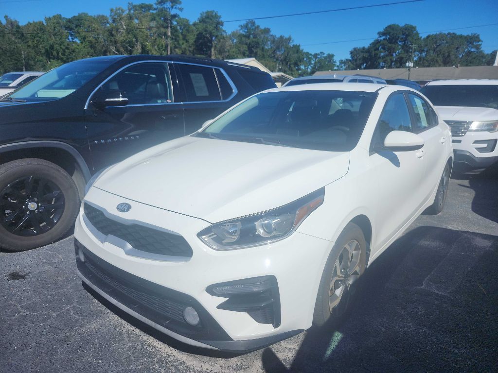 Photo 2 of this KIA FORTE