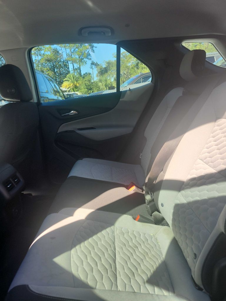 Photo 6 of this CHEVROLET EQUINOX