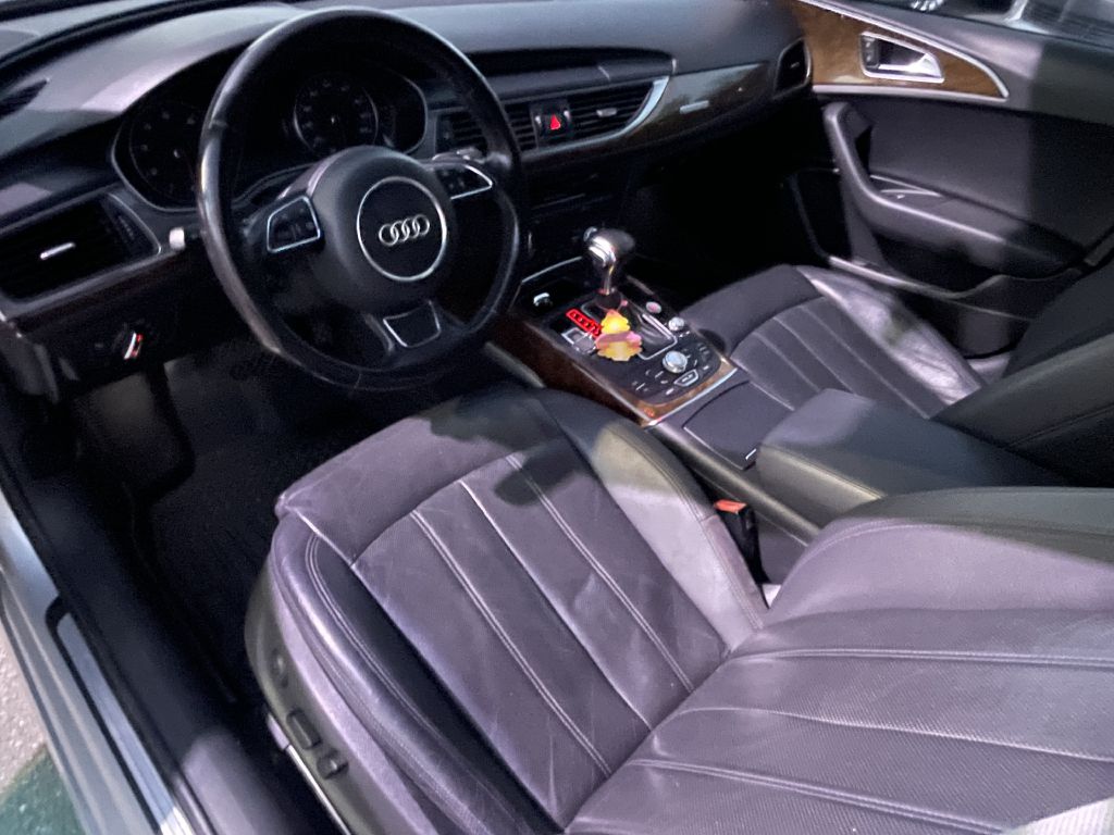 Photo 10 of this AUDI A6