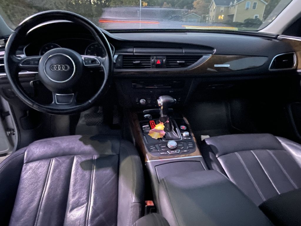 Photo 12 of this AUDI A6