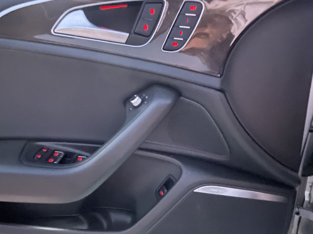 Photo 21 of this AUDI A6