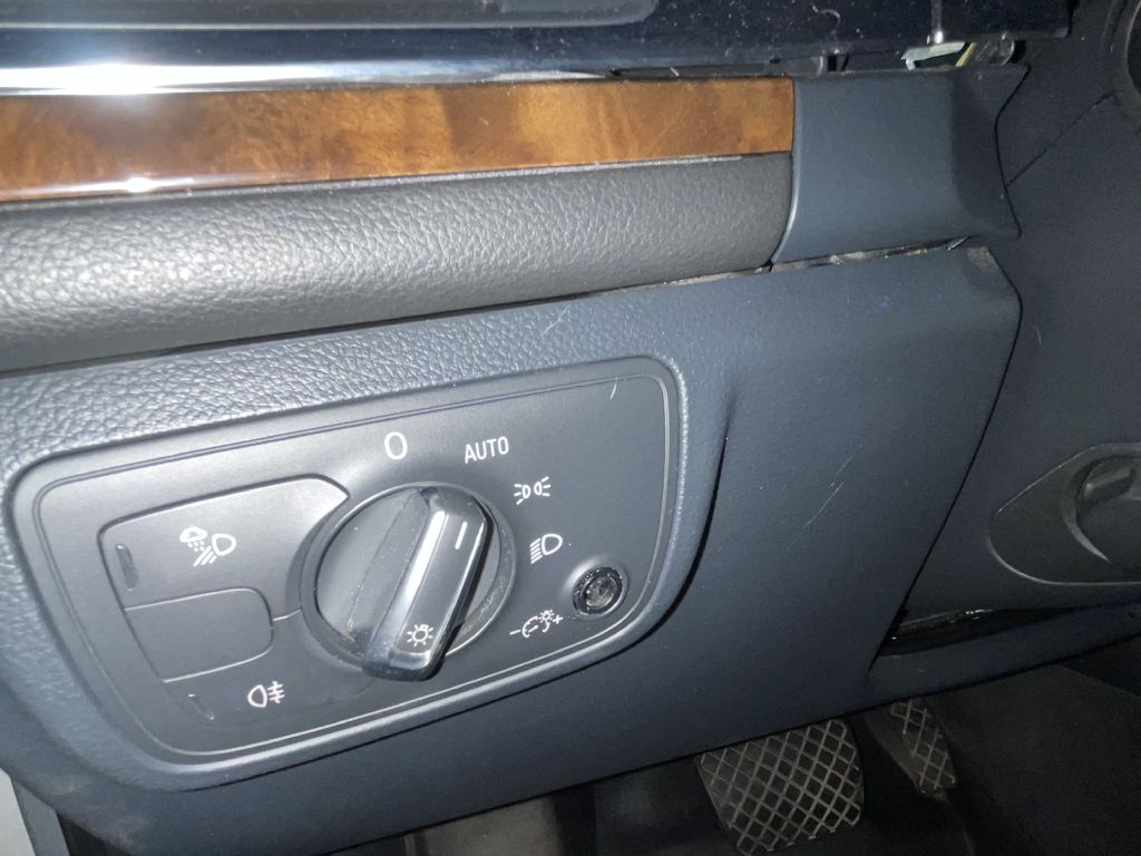 Photo 23 of this AUDI A6