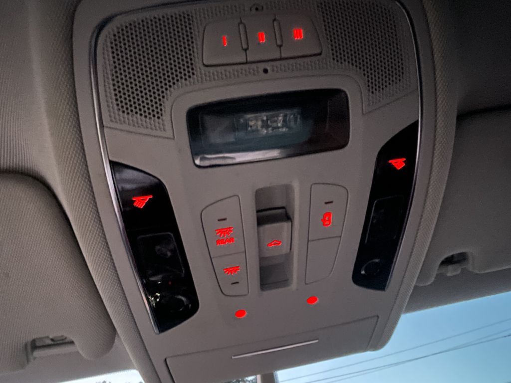 Photo 26 of this AUDI A6